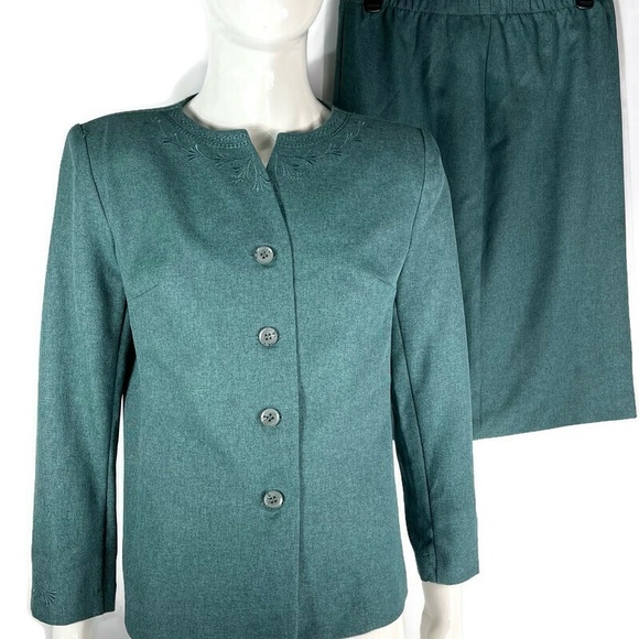Nikki Jackets & Blazers - Nikki Suit Vintage (2 Piece) Size 12